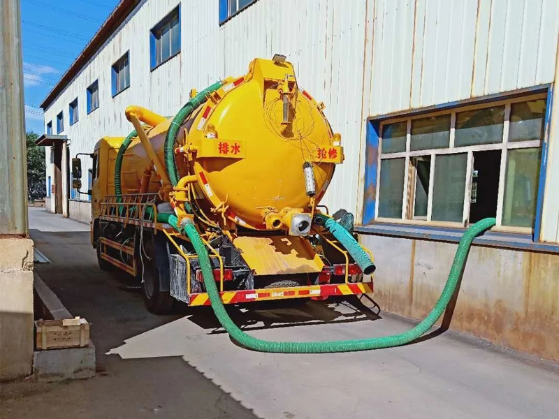 察哈尔路厂区化粪池清理