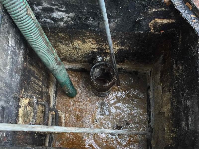 察哈尔路隔油池清理